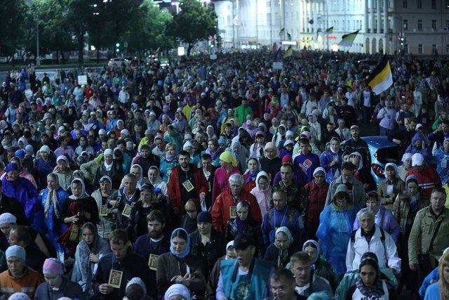 Крестный ход в Екатеринбурге в память Святых Царственных Страстотерпцев