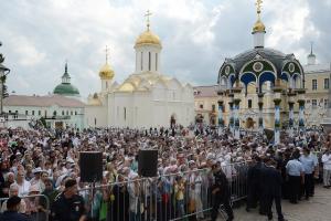Более 50 тысяч верующих собрались на торжества в Троице-Сергиеву лавру