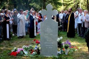 Открытие монумента на Левашовском кладбище