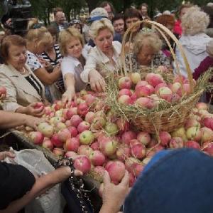 Яблочный Спас в Петербурге