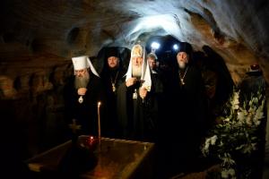 Святейший Патриарх Кирилл в Богом сданных пещерах в Печорах