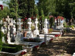 Кладбище в Сен-Женевьев -де-Буа