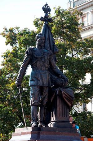 Памятник Государю Николаю II в центре Белграда (фото: Православие.Ру / Антон Антанасиевич)