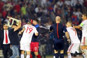 Драка из-за флага *Великой Албании* во время матча сборных Сербии и Албании