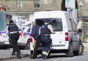 Полиция Канады во время теракта в Оттаве