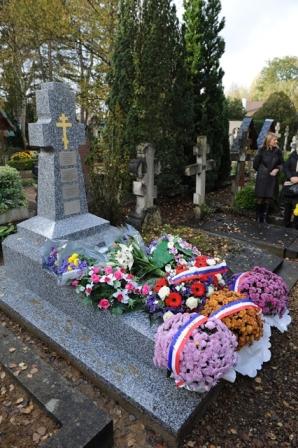 Могила генерала Николая Лохвицкого на кладбище Сент-Женевьев-де-Буа