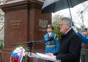 Президент Сербии Томислав Николич во время открытия памятника Государю Николаю II в Белграде