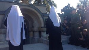 Патриархи Кирилл и Ириней освящают Русский некрополь в Белграде
