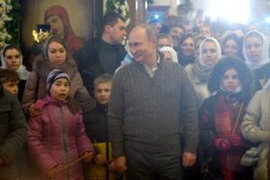 Владимир Путин посетил на Рождество Христово Покровский храм в селе Отрадное Воронежской области