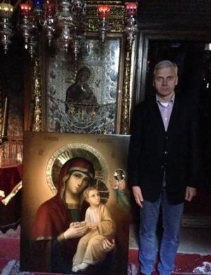 Александр Алекаев у иконы Божией Матери Страшное Предстательство на Афоне