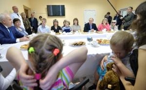 Владимир Путин на встрече с погорельцами из Хакасии