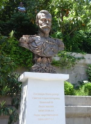 Памятник Святому Государю Николаю II в Ялте