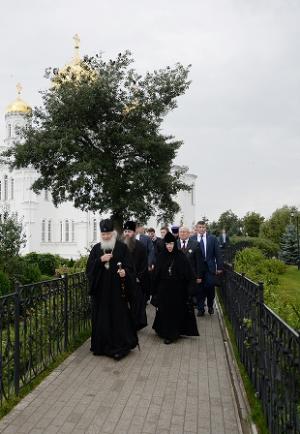 Святейший Патриарх Кирилл прошёл по Канавке Пресвятой Богородицы в Дивеево