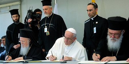 Патриарх Варфоломей, Архиепископ Иероним и папа Римский Франциск подписывают декларацию по мигрантам