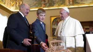 Александр Лукашенко с сыном у Папы Римского Франциска