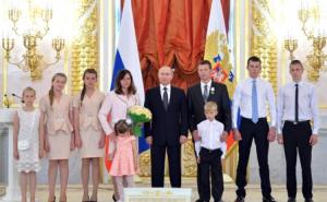 Владимир Путин с многодетными семьями