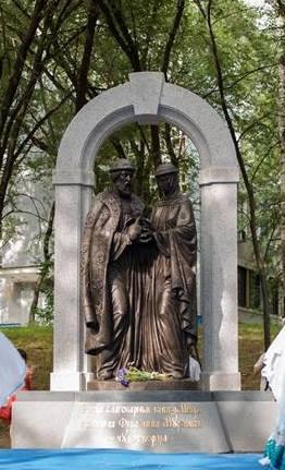 Памятник святым Петру и Февронии Муромским в Хабаровске