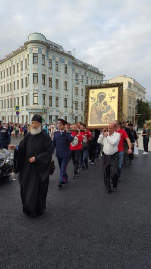 Крестный ход в поддержку возрождения Страстного монастыря на Пушкинской площади Москвы