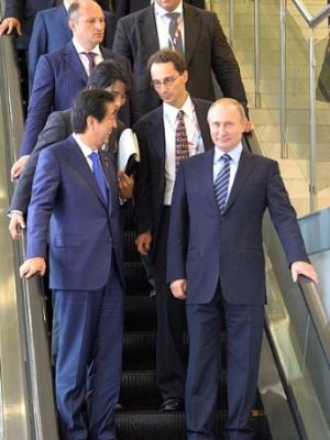 Президент РФ Владимир Путин и премьер Японии Синдзо Абэ