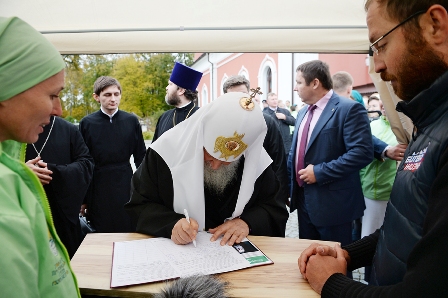 Патриарх Кирилл поставил свою подпись под обращением за запрет абортов