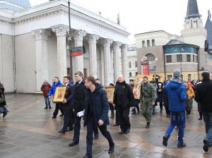 Крестный ход у Казанского вокзала
