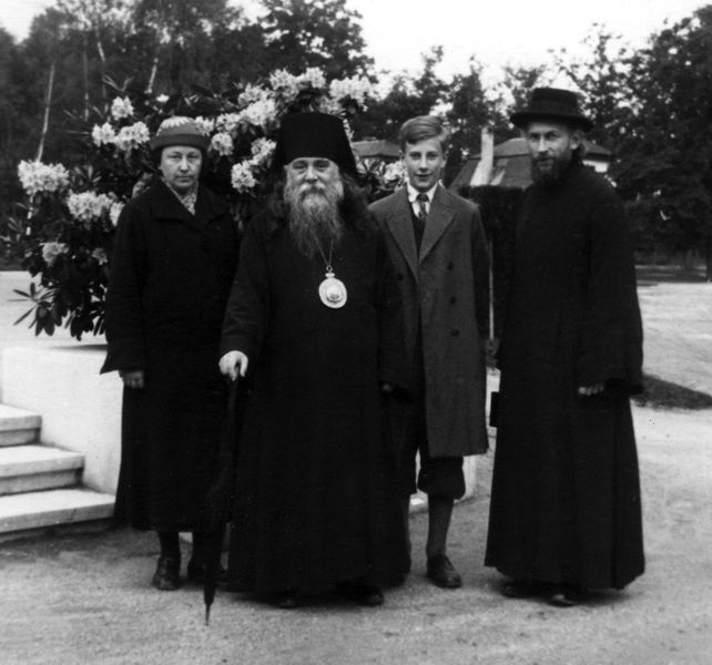 Карловы Вары (Карлсбад), начало 1930-х годов. О.Михаил Васнецов с епископом Сергием (Королёвым)