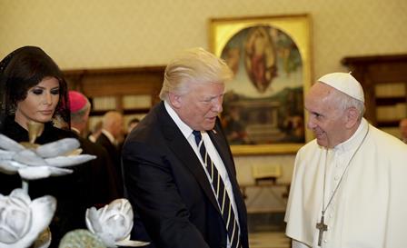 Папа Римский Франциск и Дональд Трамп с супругой