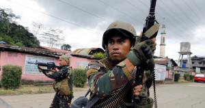 Филиппинская армия освобождает занятый исламистами город