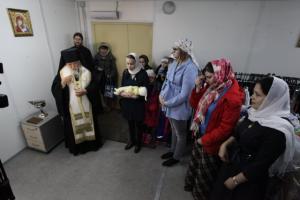 Епископ Пантелеимон освящает новый центр