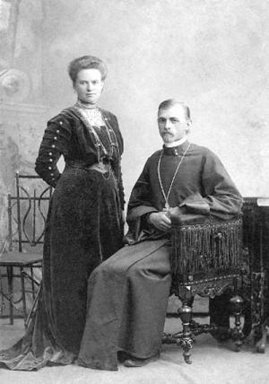 Священник Михаил Михайлович Марков (1881-1938) с супругой Елизаветой Матвеевной