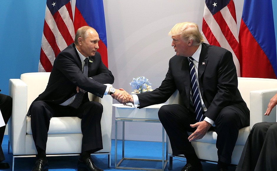 Первая встреча Владимира Путина и Дональда Трампа