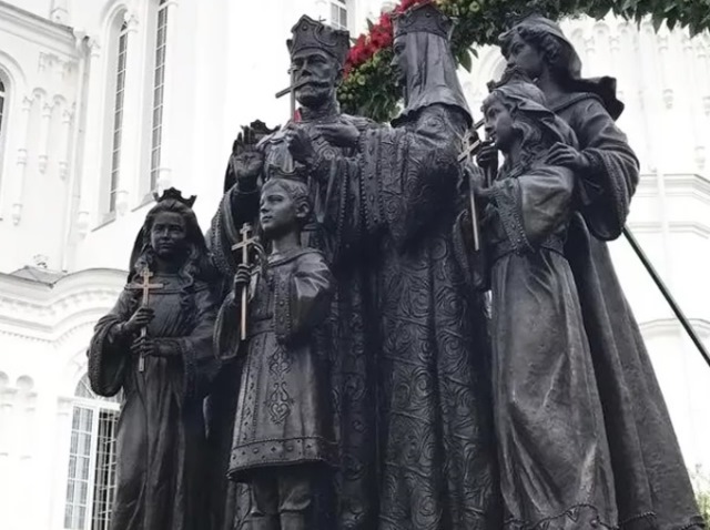 Памятник Царской семье Николая II в Дивеево