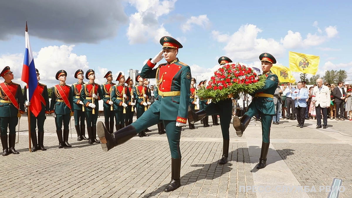 Возложение венков к памятнику героям Первой мировой войны в Москве
