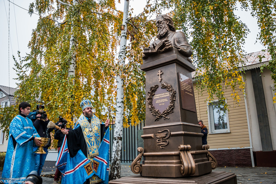 Памятник Святителю Луке (Войно-Ясенецкому) в Тамбове (фото – Тамбов.ру)
