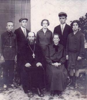 Отец Феодор Поройков (1875-1942) с семьёй