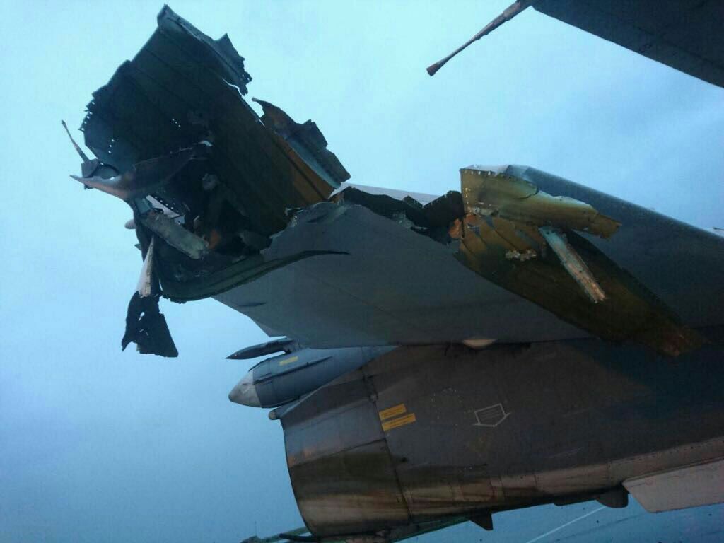Фото повреждённого самолёта на базе Хмеймим