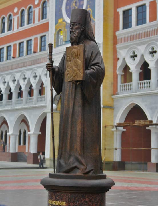 Памятник священномученику Леониду (Антощенко) в Йошкар-Оле