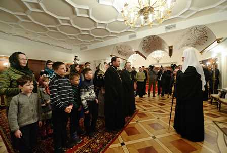 Святейший Патриарх Кирилл принял многодетные семьи священнослужителей