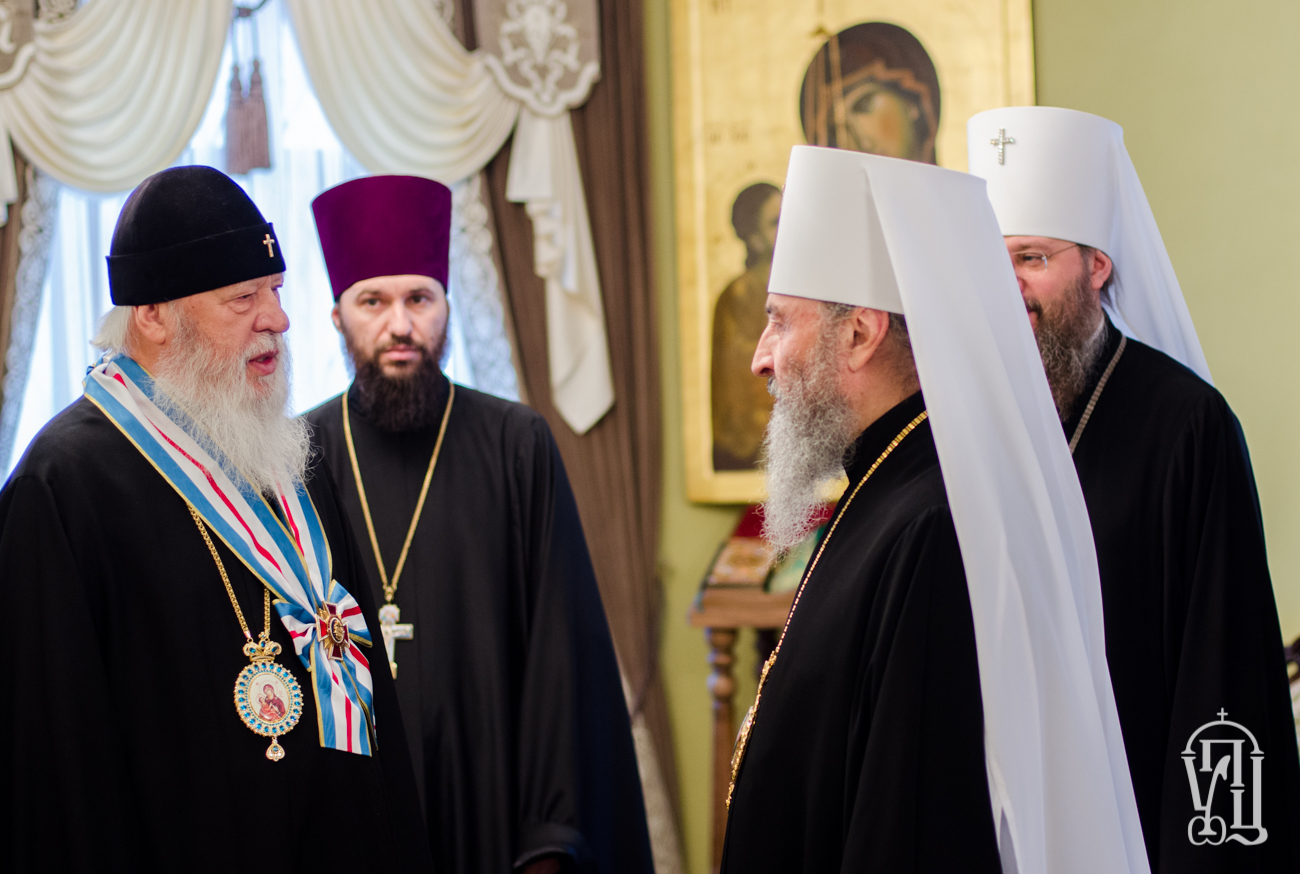Блаженнейший митрополит Онуфрий наградил митрополита Одесского Агафангела