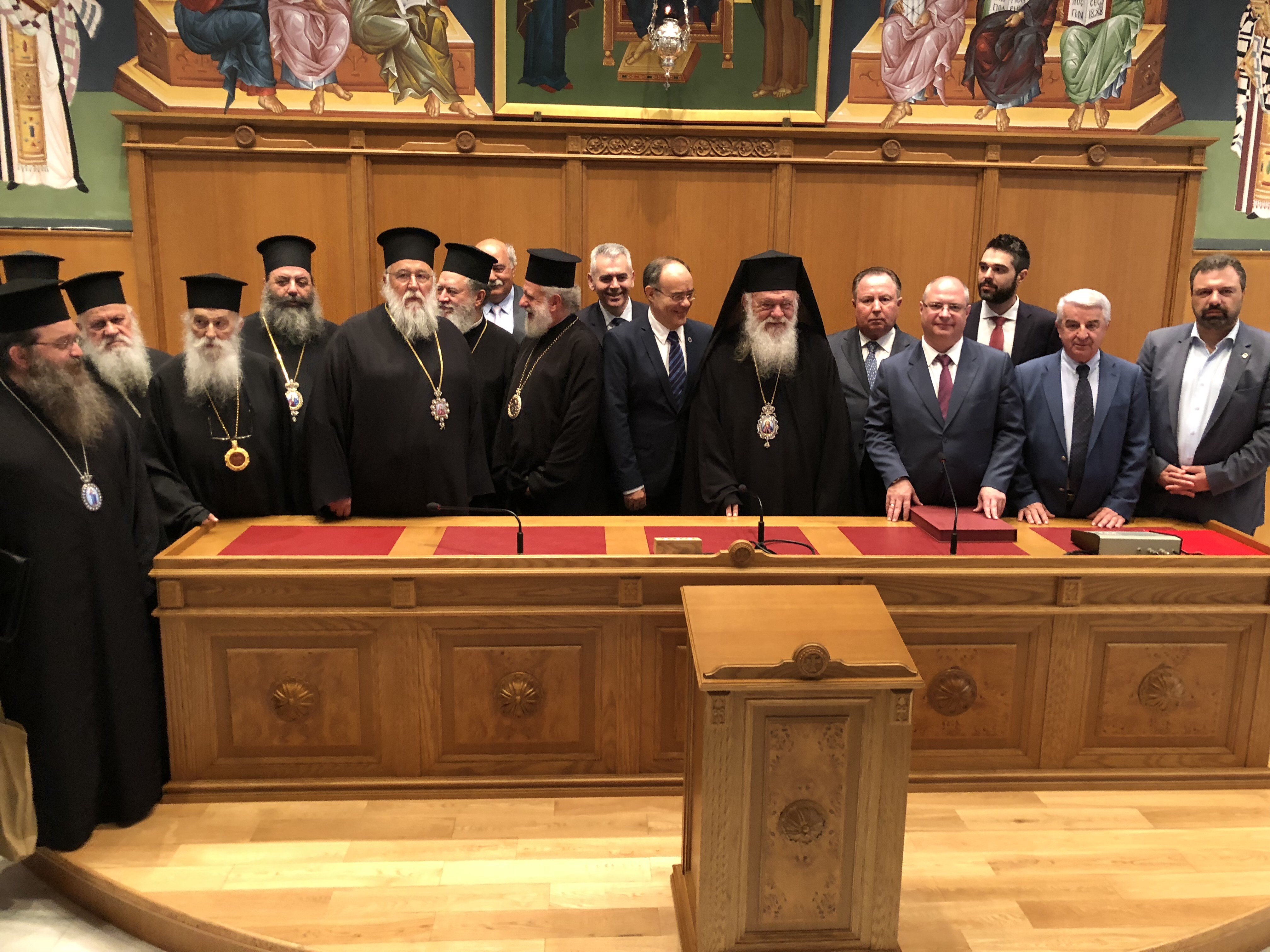 Члены Синода Элладской Православной Церкви и участники Межпарламентской Ассамблеи Православия