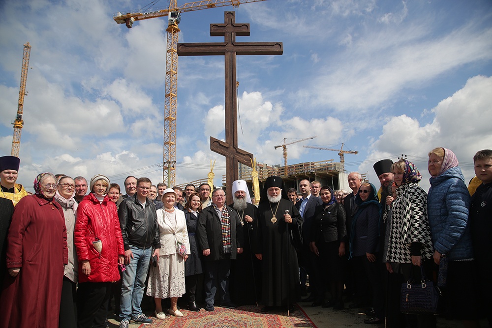 В Екатеринбурге заложили храм в честь святого Евгения Боткина