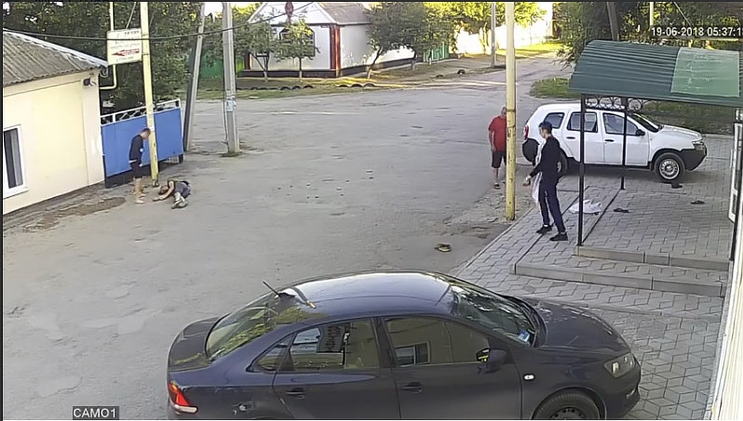 Избиение возле гостиницы в городе Миллерово Ростовской области