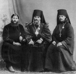 Григорий Распутин, епископ Гермоген (Долганов) и иеромонах Илиодор (Труфанов)