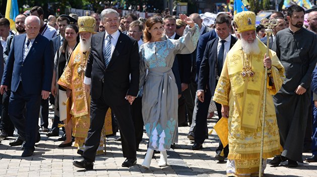 Пётр Порошенко и его жена на Крестном ходе во главе с лже-патриархом Филаретом Денисенко