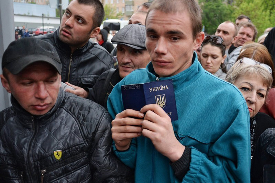 Украинские граждане на КПП