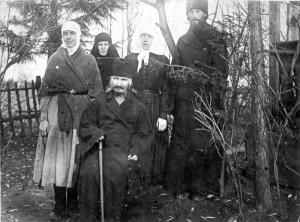 Архимандрит Игнатий (Лебедев, 1884-1938) с духовными чадами
