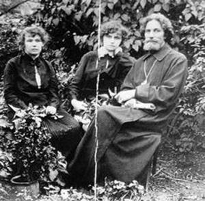 Священник Иоанн Ганчев (1978-1937) с женой и дочерью. 1931г.