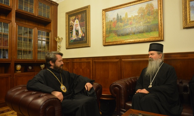 Митрополит Волоколамский Иларион и епископ Рашко-Призренский Феодосий