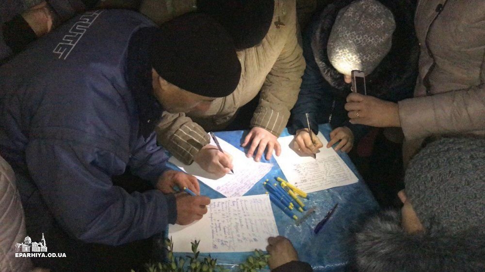 Верующие УПЦ собирают подписи против перехода в ПЦУ