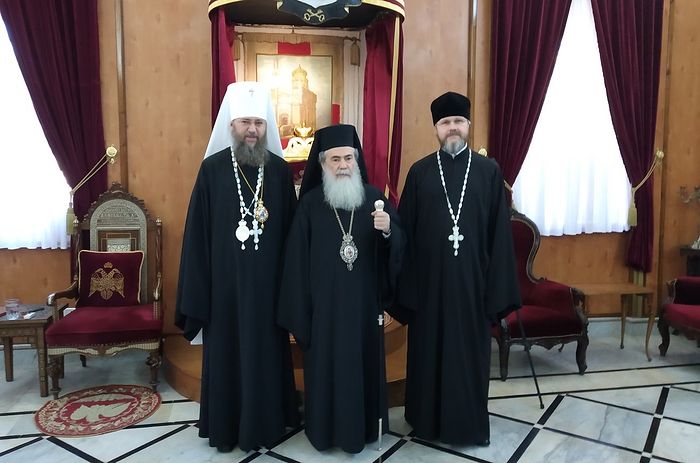 Патриарх Иерусалимский Феофил, митрополит Бориспольский Антоний и протоиерей Николай Данилевич
